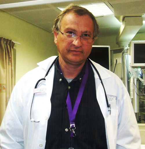 דר יורי וינר - מנהל היחידה לטיפול נמרץ ילדים במרכז הרפואי זיו