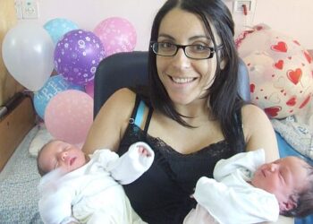 [קדוש עם התאומים / צילום: חנה ביקל]