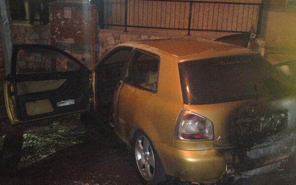 הצתת רכבים של סטודנטים ערבים במכללת צפת, מרץ 2011 (יחצנים, פאנט)