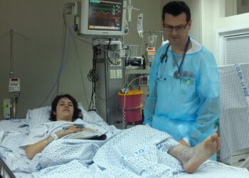 הוטב מצבה של הסטודנטית שהוכשה על ידי נחש צפע