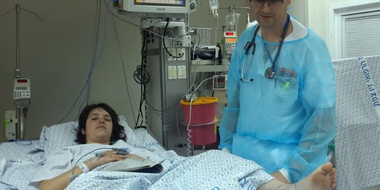 הוטב מצבה של הסטודנטית שהוכשה על ידי נחש צפע