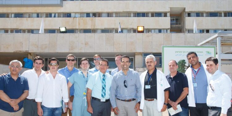 נציג שושלת בוש הגיע לביקור במרכז הרפואי זיו בצפת
