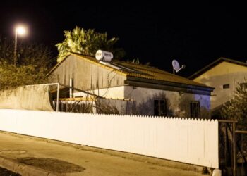 "מי זה כאן קונה ומוכר?". הבית שהועבר לבן השכנים (צילום: מאיר וקנין)