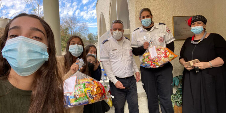 לקראת חנוכה: אולפנת אמית צפת מוסיפות אור