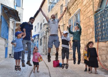 סוכות בסמטאות: סיורים מנגנים בסמטאות קסומות עם נופים גליליים