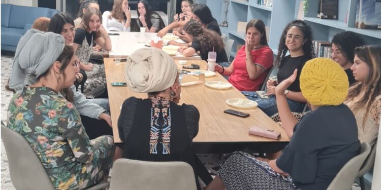 גם בחופש: התלמידות לא מוותרות על בית הספר