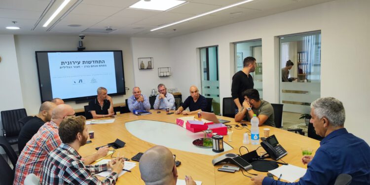 בחצור הגלילית קיימו פגישות  עם יזמים לקידום התחדשות עירונית