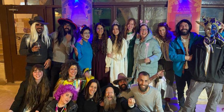 פורים באסנט: משתה עדלאידע,  תהלוכה חגיגית בעיר העתיקה, וסדנאות מרתקות!