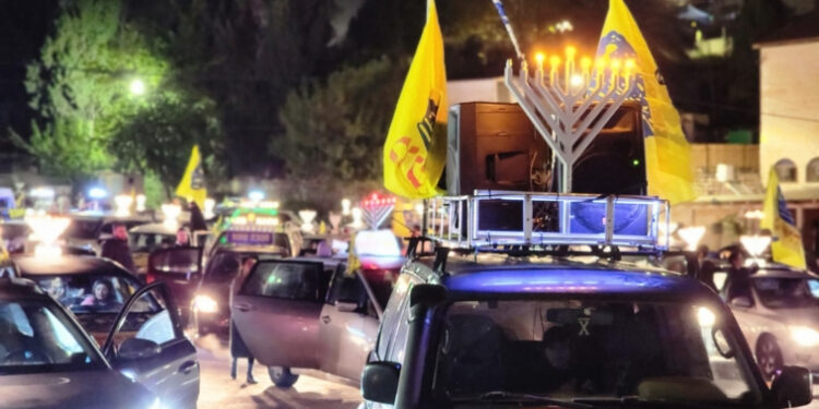 200 רכבים בשיירת האור ארוכה בצפת