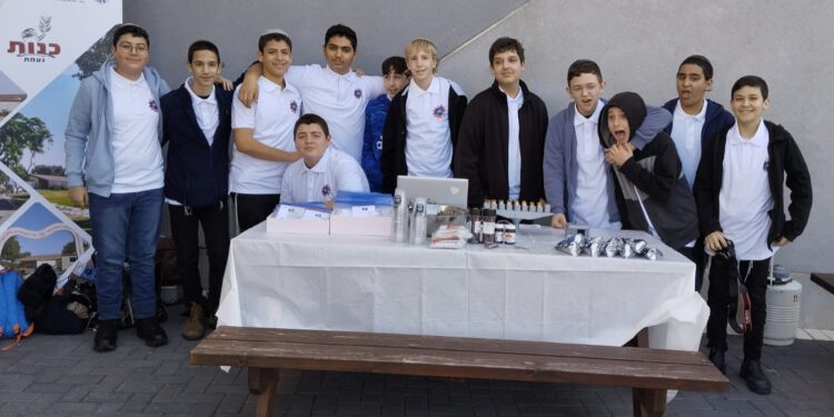 תלמידי ישיבת אמית צפת יוצאים לגמר תחרות החלל העולמית בצ'כיה