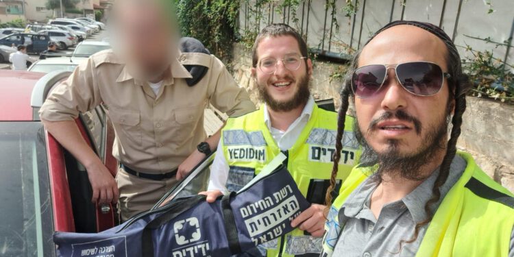פעוט ננעל בשגגה ברכב בעיר צפת, מתנדבי ידידים חילצו אותו בשלום